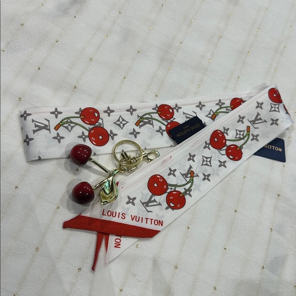 🍒BAG CHARM🍒 - Picture 3 of 5